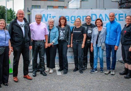 v.l.n.r. Sabrina Hammer, Landrat Franz Löffler, Vertreter des WEISSEN RINGS AS Cham, Hermann Gammer (Dritter von rechts), Kathrin Leipold
